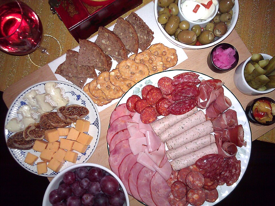 Assiette de charcuterie et pickles maison
