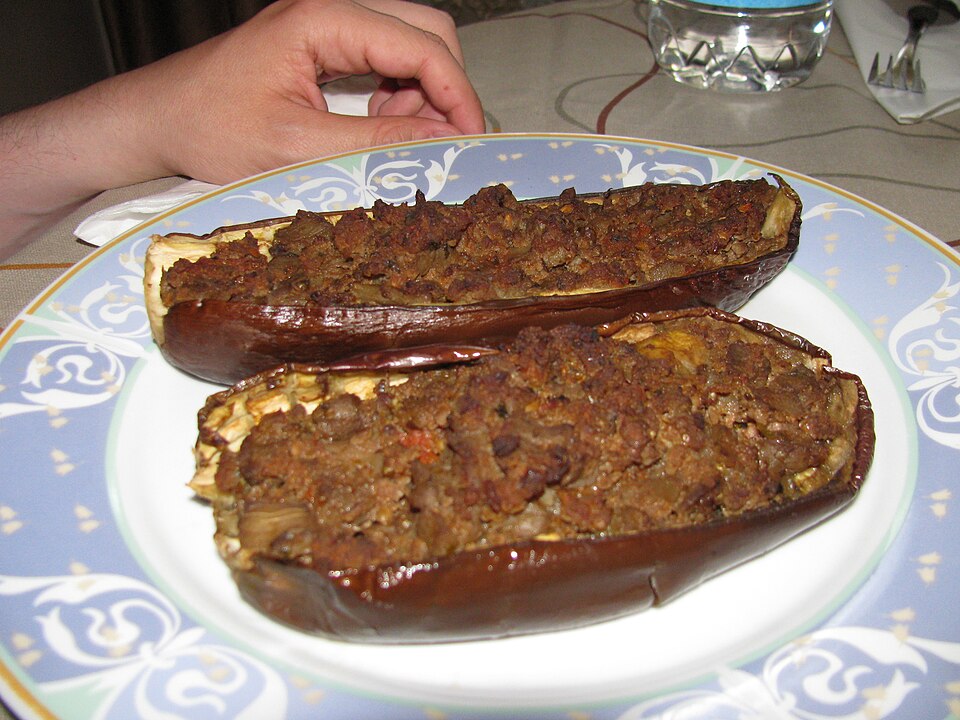 Aubergines farcies au riz et pignons