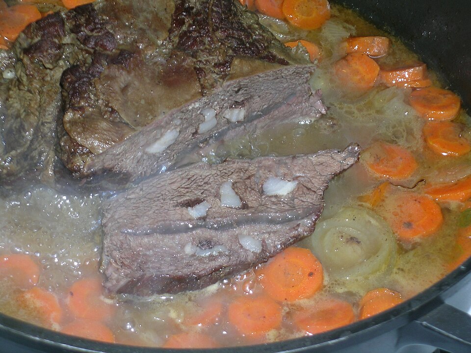 Bœuf braisé aux carottes et vin blanc