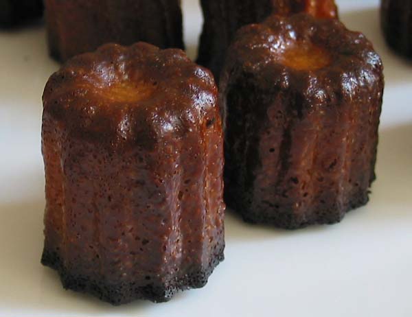 Cannelés bordelais