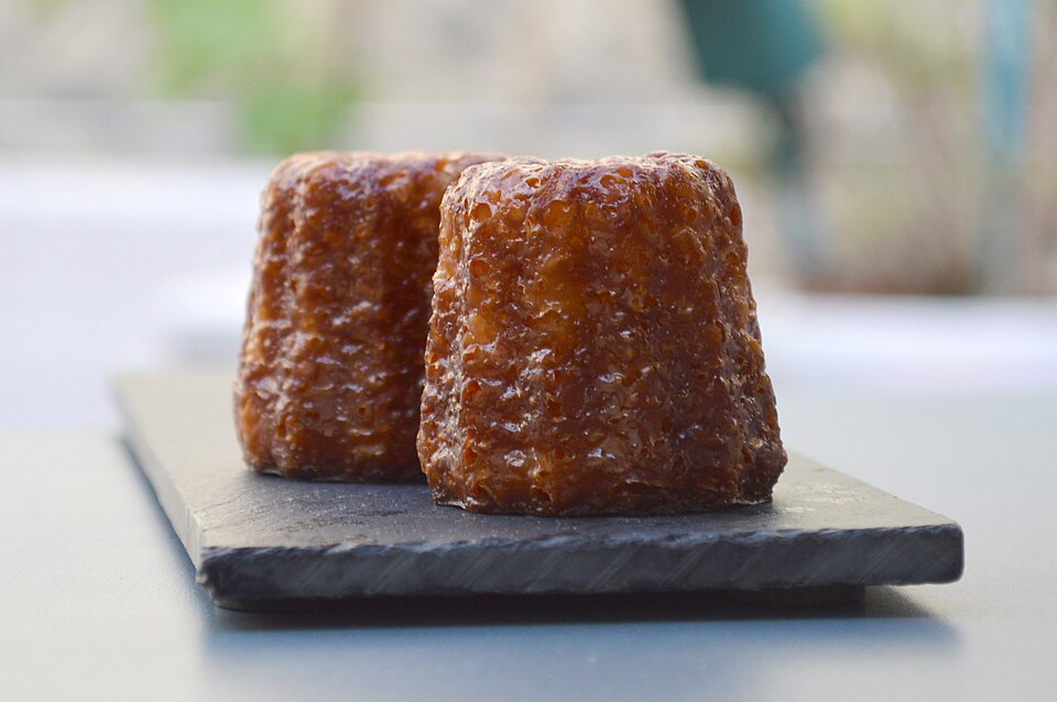 Cannelés bordelais