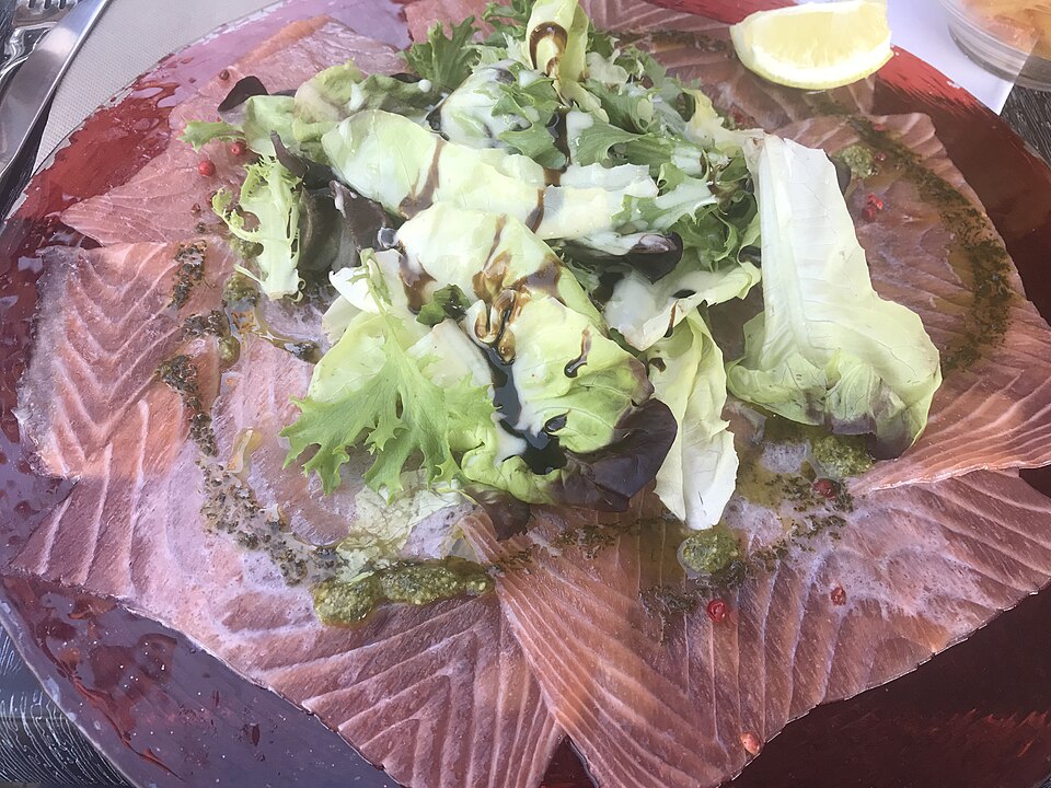 Carpaccio de saumon mariné