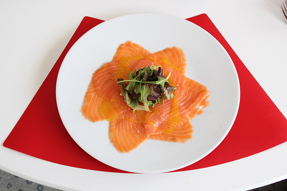 Carpaccio de saumon mariné