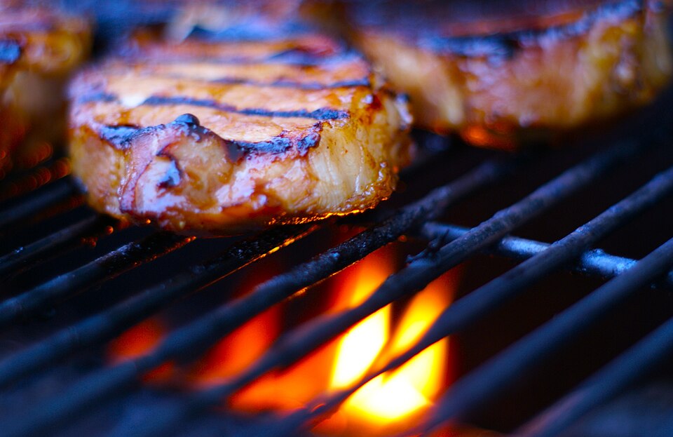 Côte de porc grillée à la moutarde