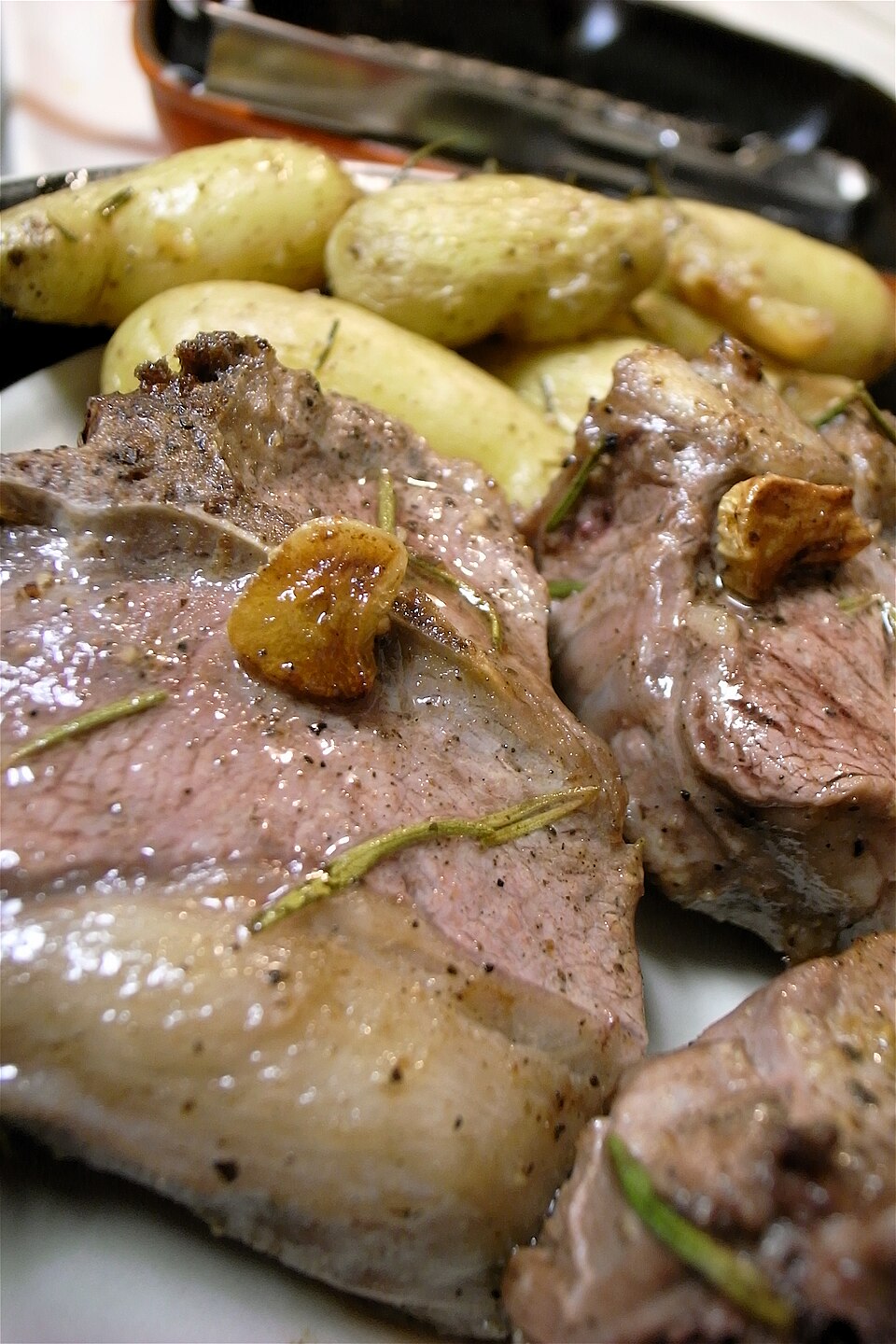 Côtelettes d'agneau grillées au romarin