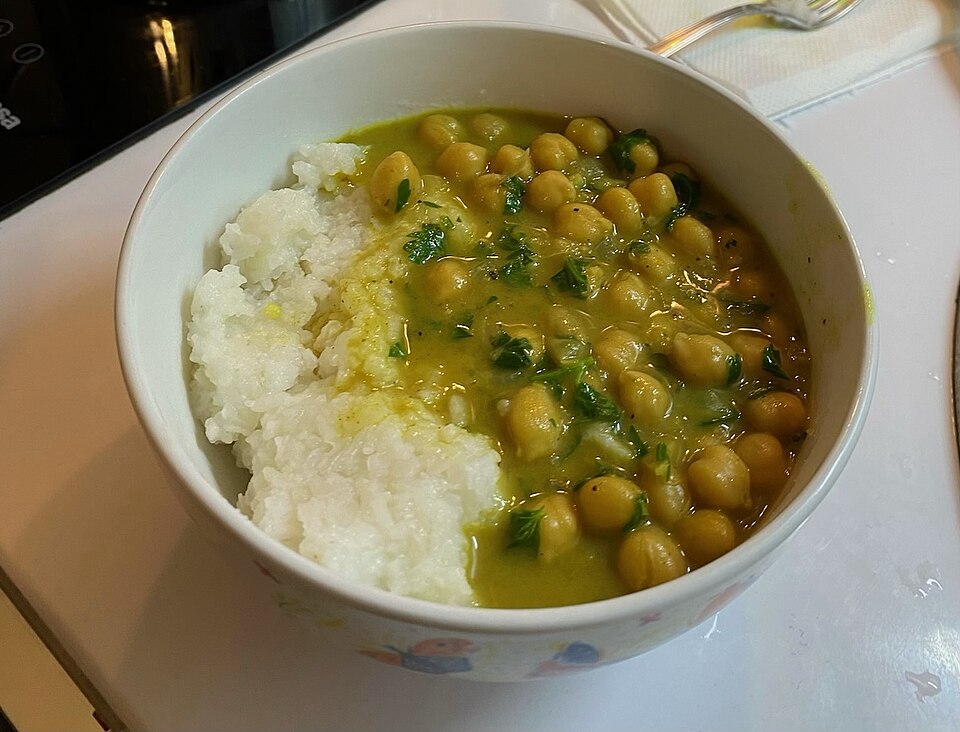 Curry de pois chiches et épinards au beurre