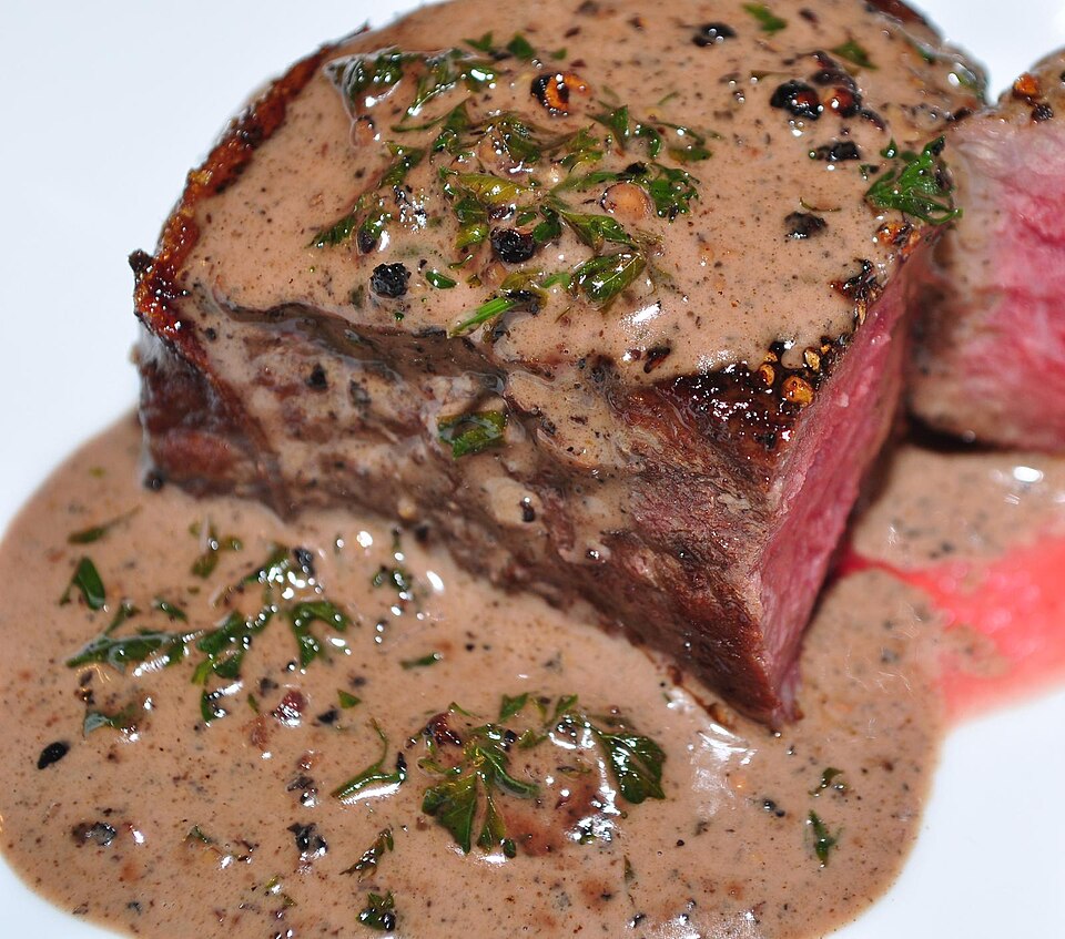 Filet de bœuf en croûte poivrée