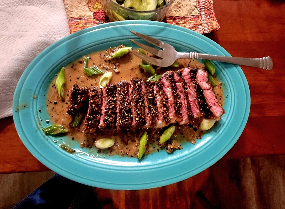 Filet de bœuf en croûte poivrée