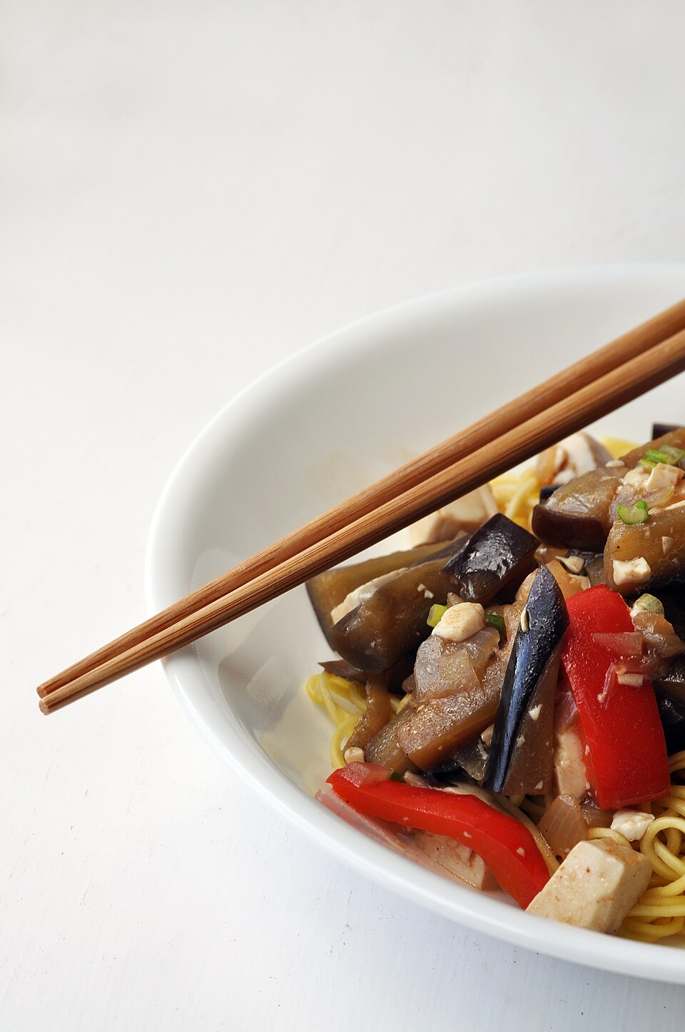 Nouilles sautées aux légumes et sauce soja