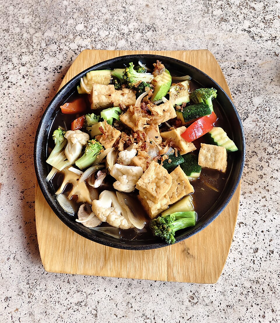 Poêlée de légumes de saison au tofu
