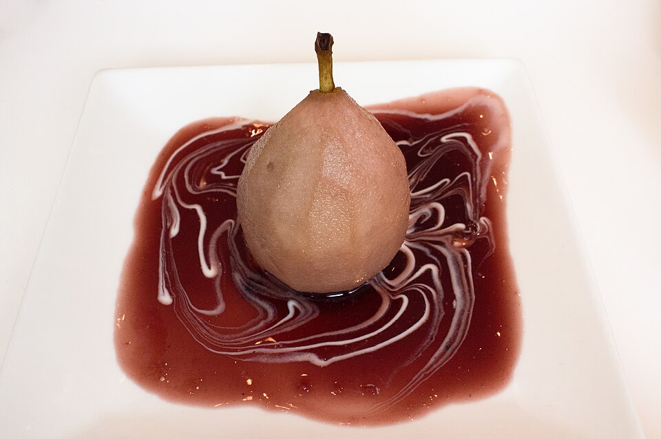 Poires pochées au sirop de vin épicé