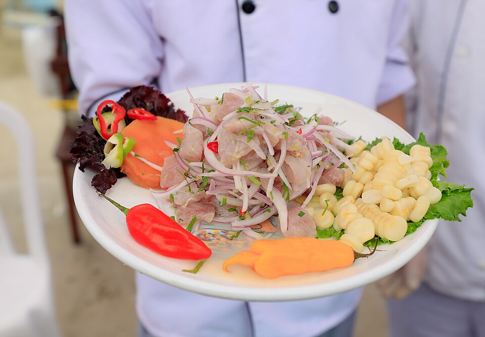 Poisson mariné façon ceviche péruvien