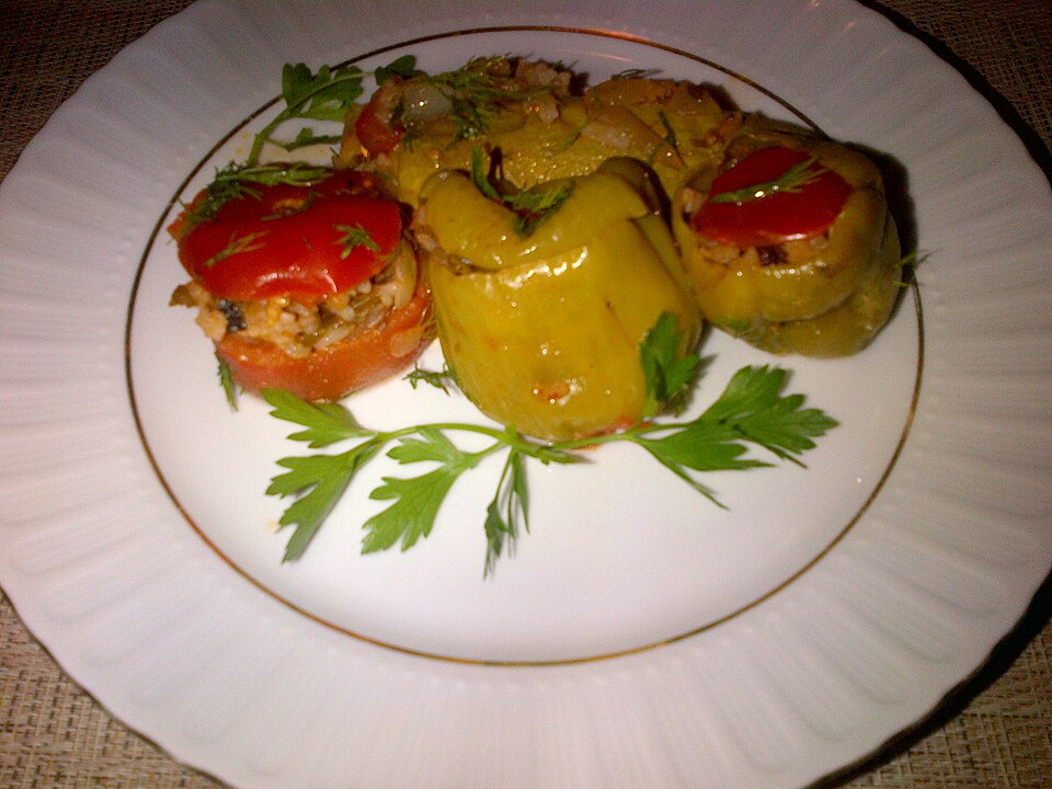 Poivrons farcis au riz et légumes
