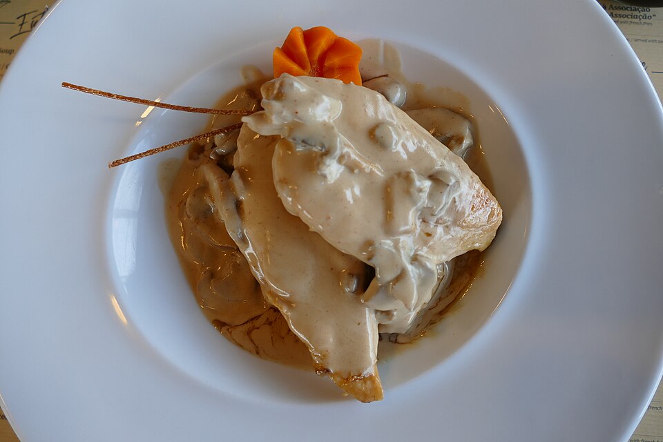 Poulet à la crème et champignons