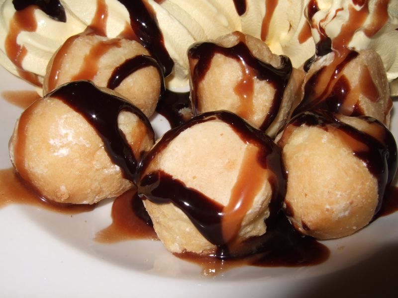 Profiteroles et sauce chocolat