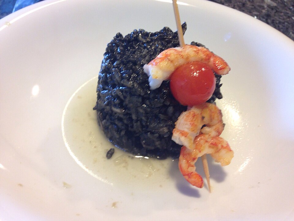 Riz noir à l'encre de seiche