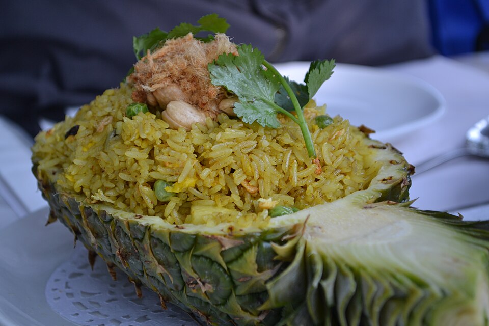 Riz sauté à l'ananas et cajou