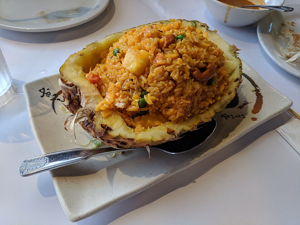 Riz sauté à l'ananas et cajou
