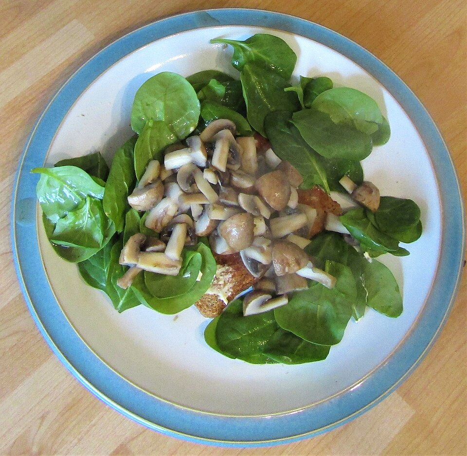 Salade d'épinards frais et champignons