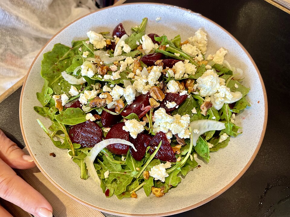 Salade de betteraves et fromage de brebis