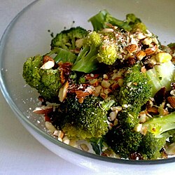 Salade de brocolis croquants et amandes