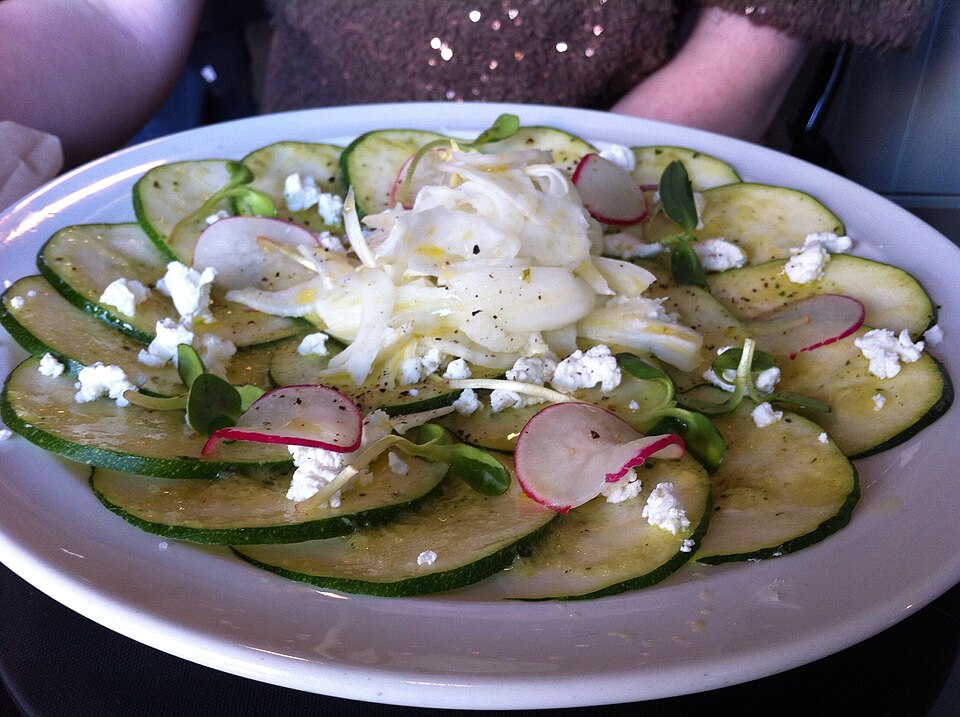Salade de courgettes crues marinées