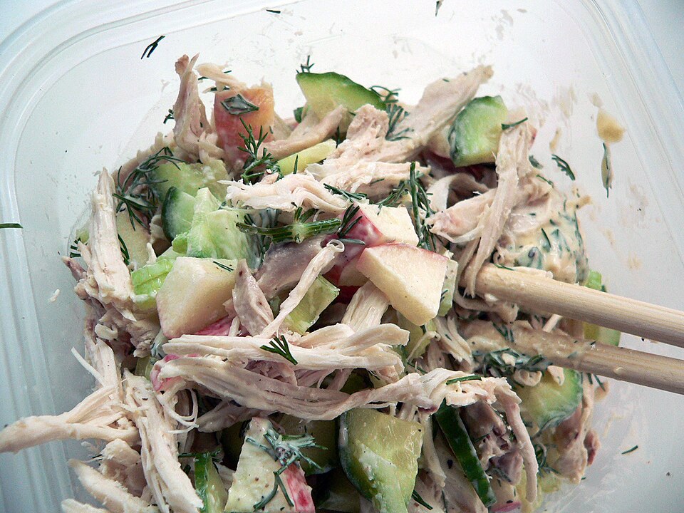 Salade de poulet fumé et pommes