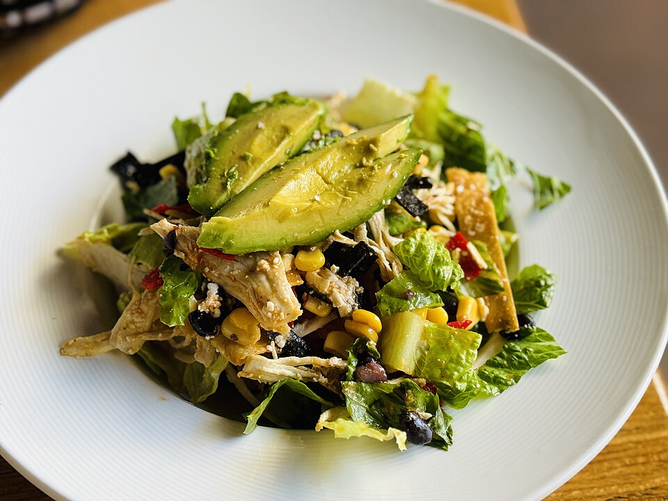 Salade de poulet grillé et avocat