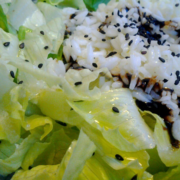Salade de riz noir aux légumes