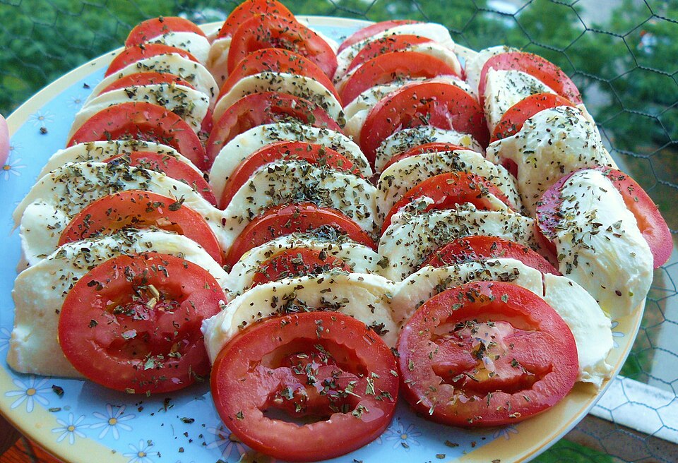 Salade de tomates et mozzarella fumée
