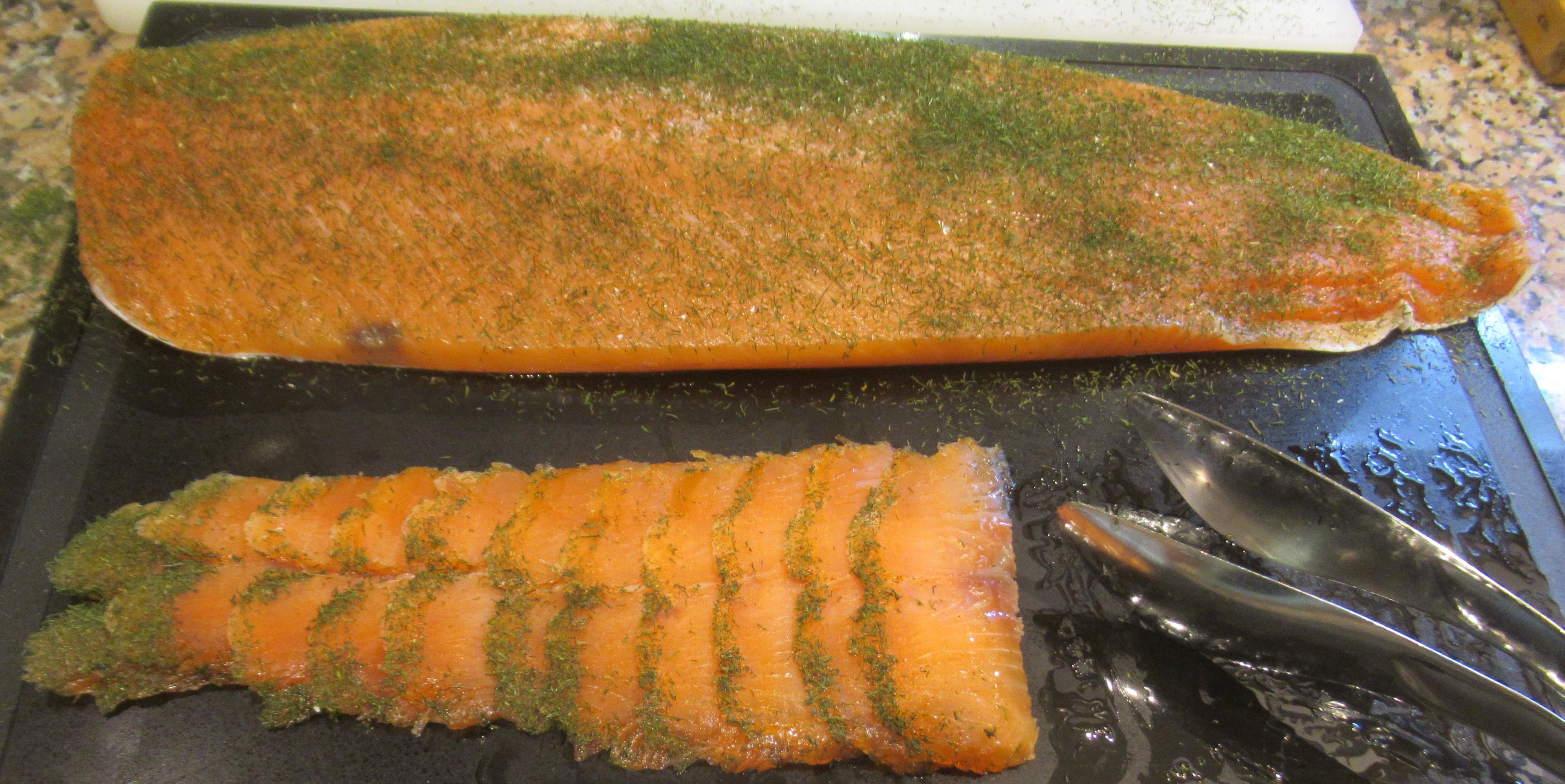 Saumon mariné façon gravlax