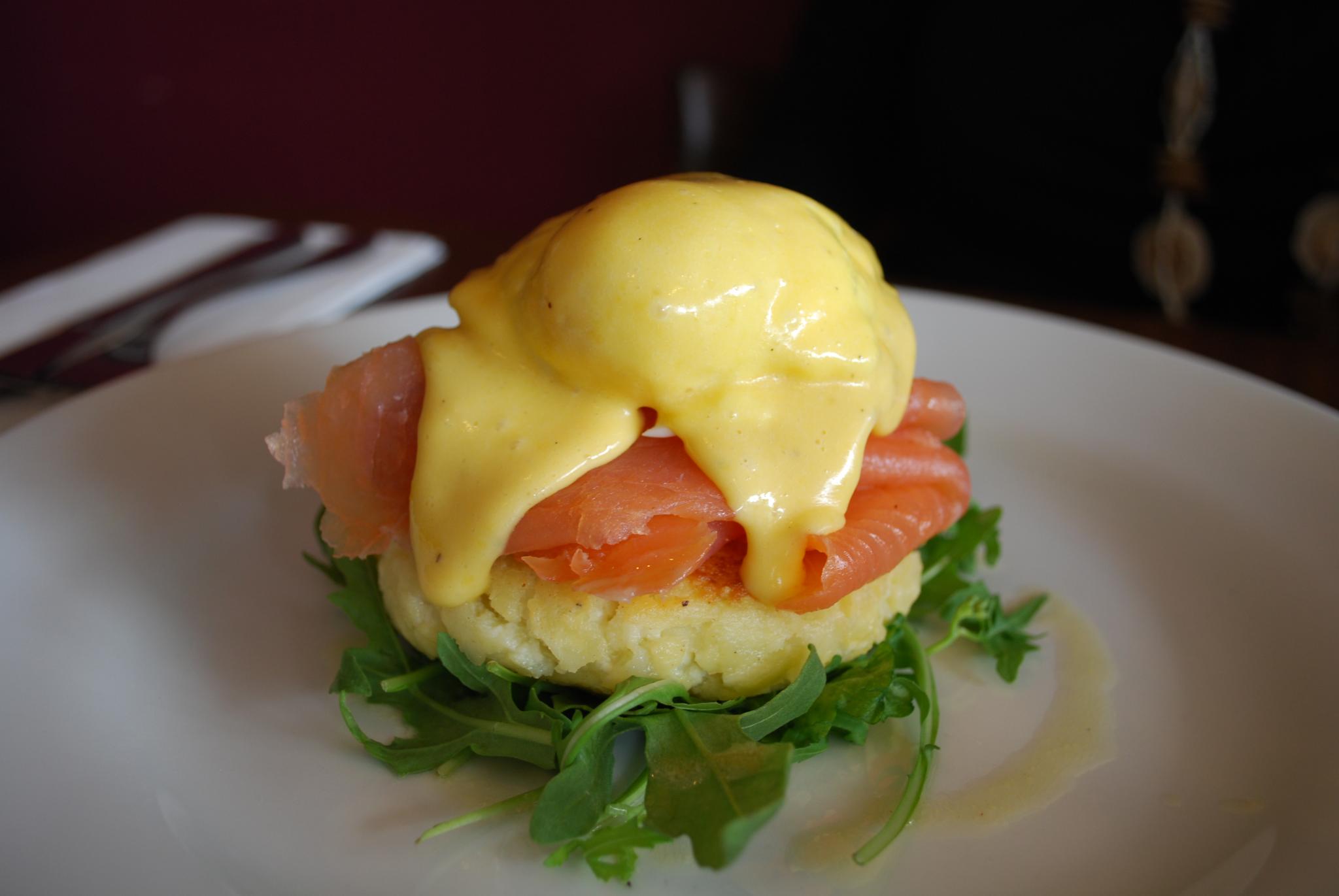Saumon poché sauce hollandaise