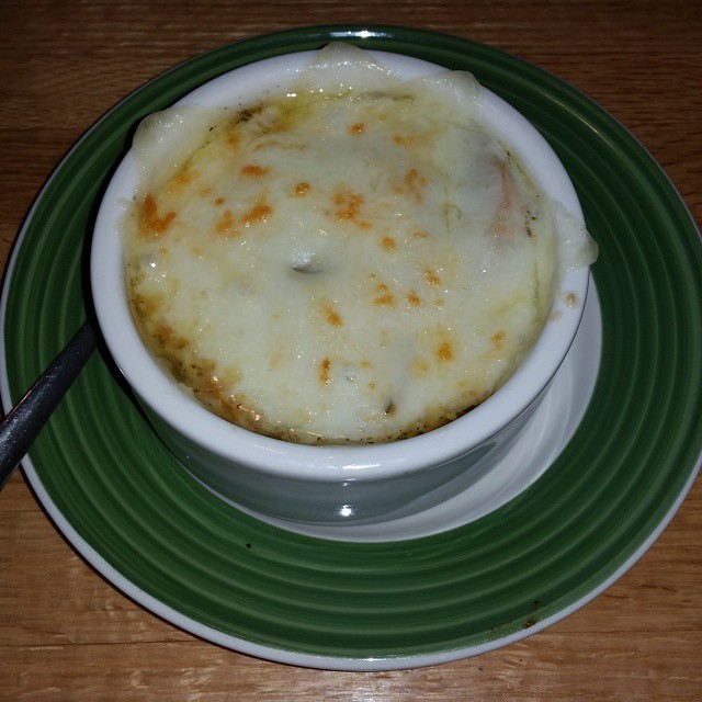 Soupe à l'oignon gratinée