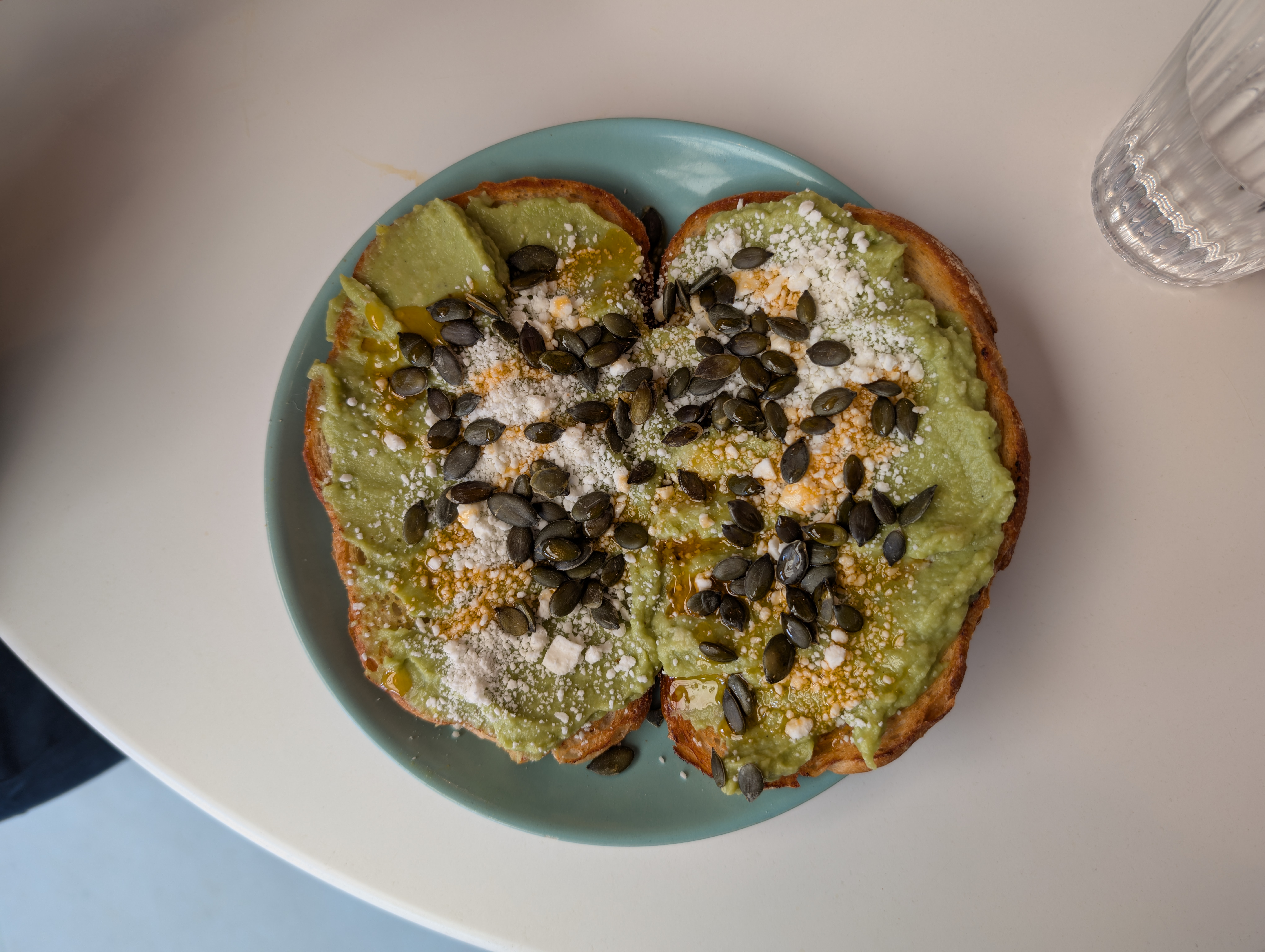 Toasts à l'avocat et graines