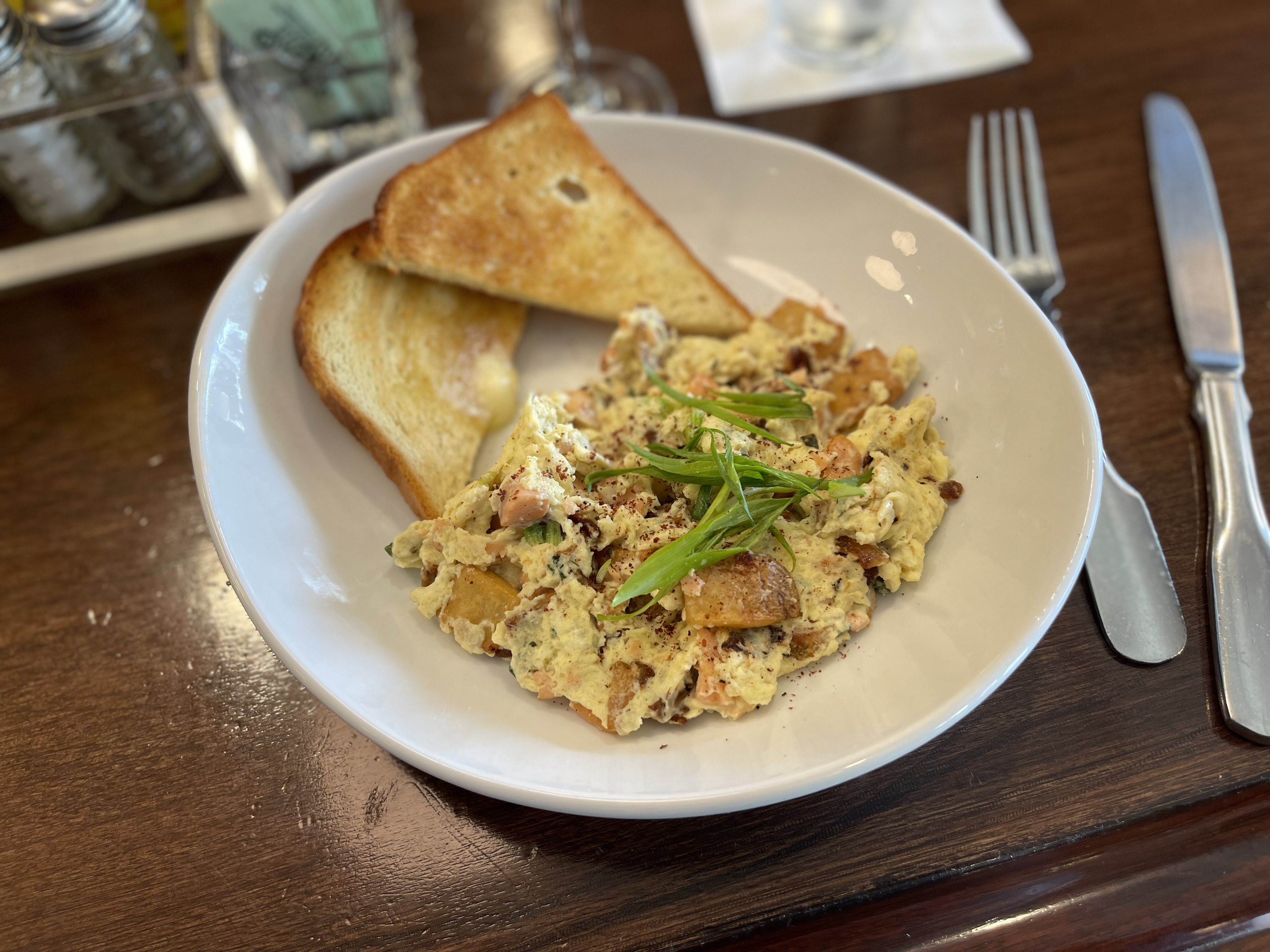 Toasts au saumon fumé et fromage frais